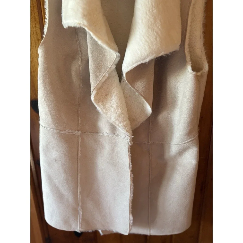 CHICOS Cream Faux Lined  Chic Vest Suede Like Open Front Layering woman's size 1